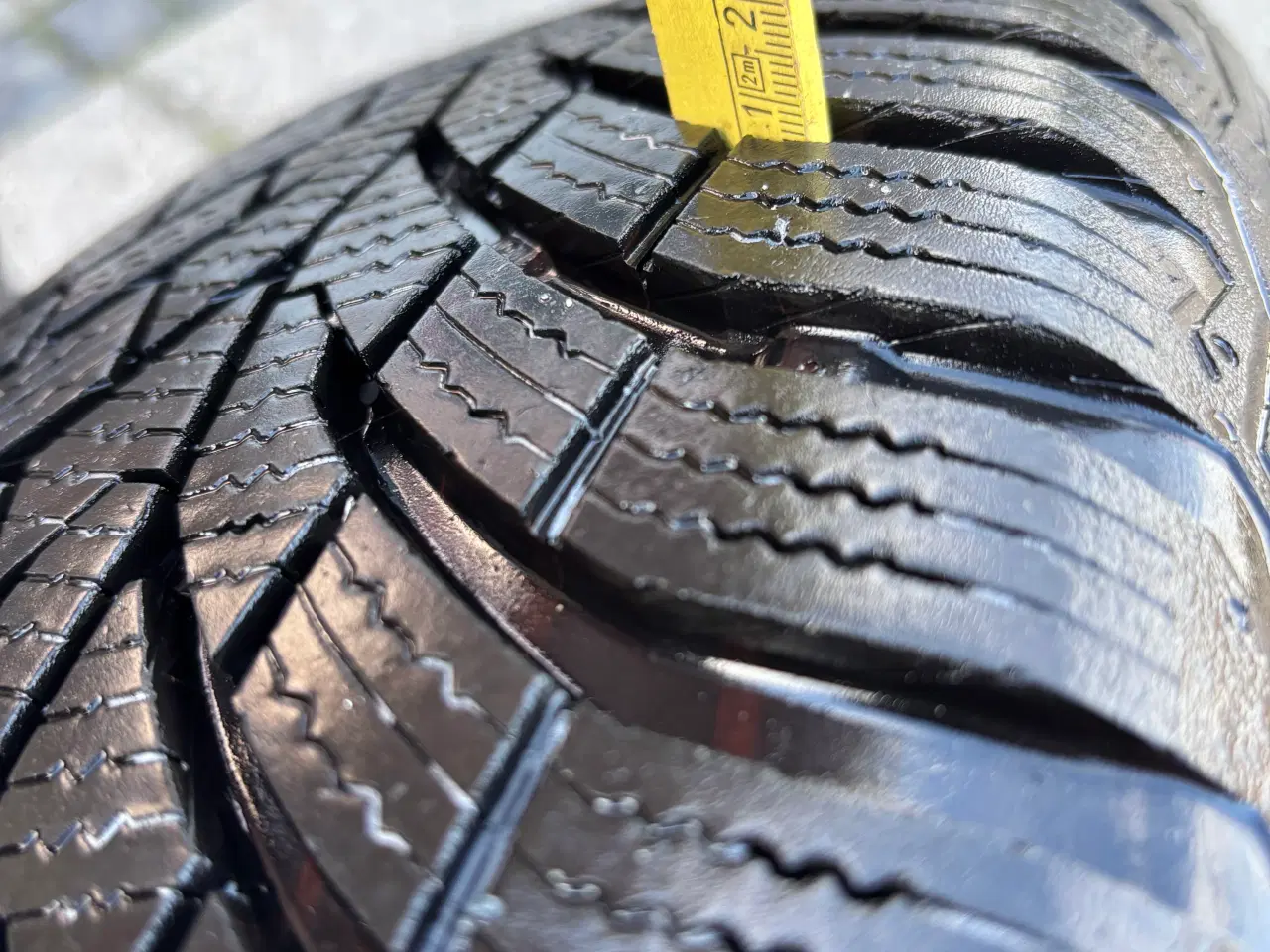 Billede 4 - GOLF Vll - Vinterhjul. Continental-Dæk 195/65 R15 