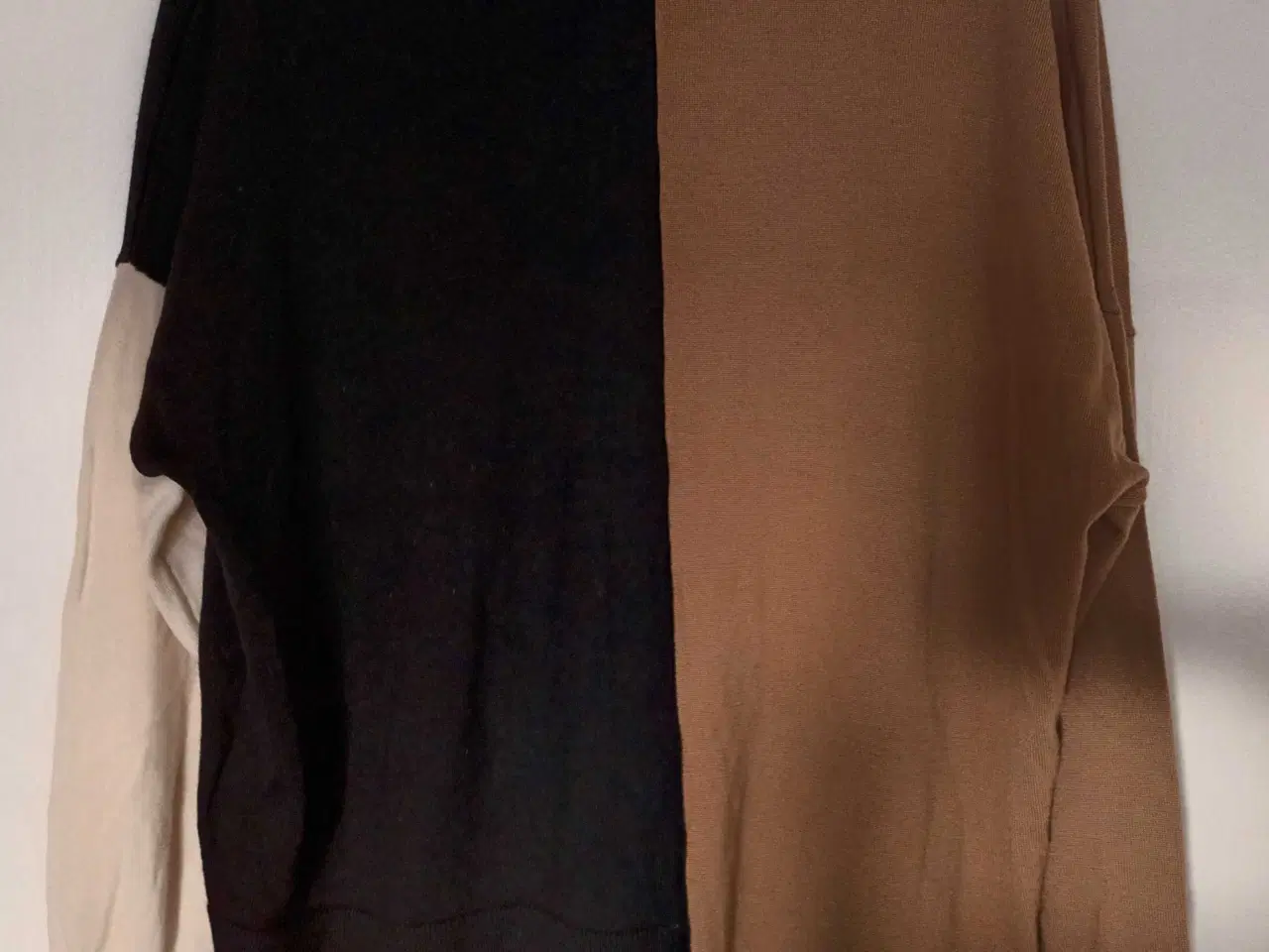 Billede 2 - BOSS bluse i str. L