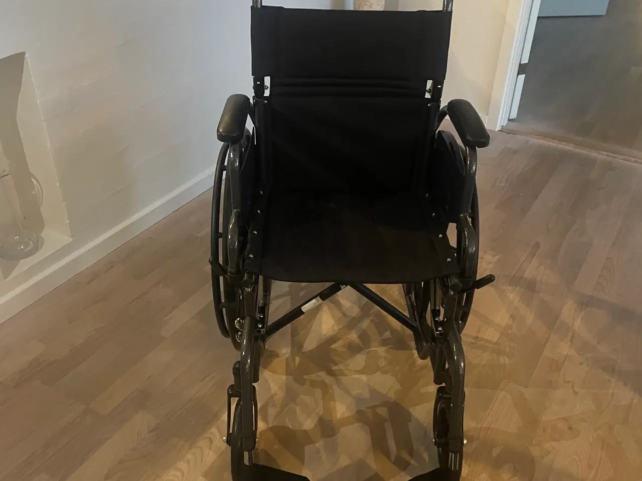 Billede 1 - Kørestol - som ny - sammenklappelig