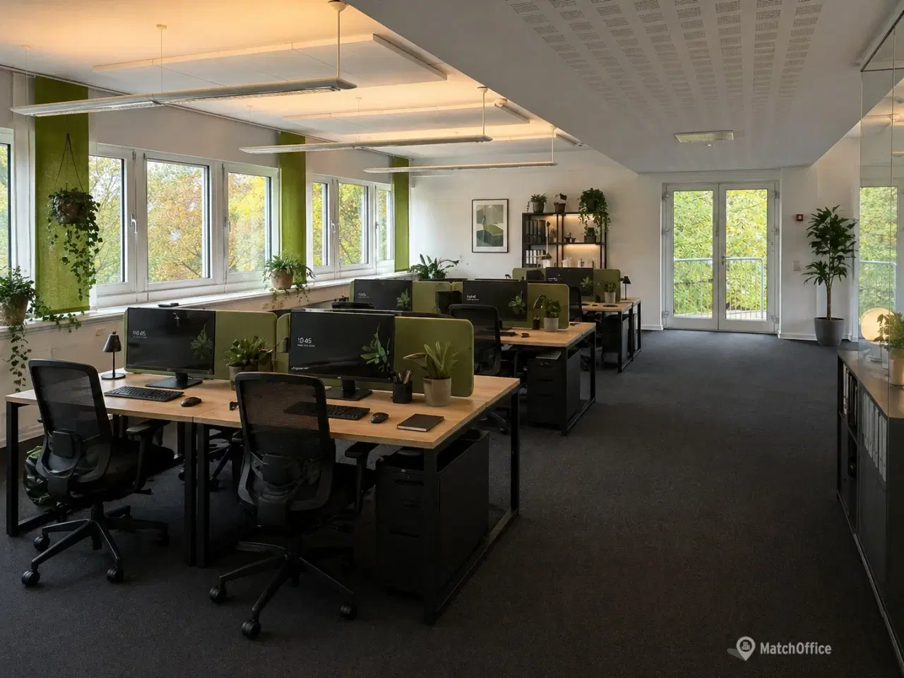 Billede 14 - 813 m² højloftet lagerhal på indhegnet grund