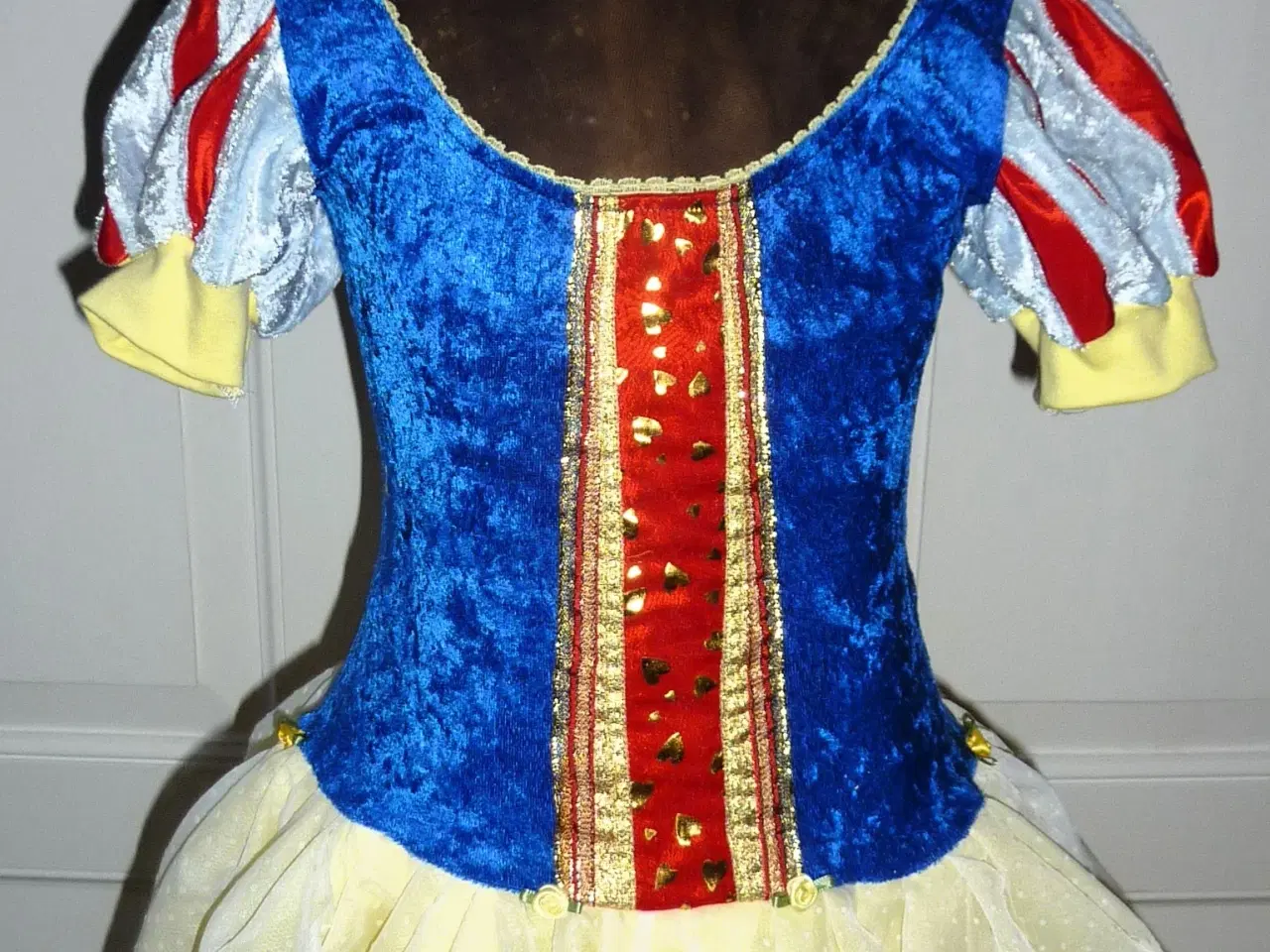 Billede 1 - Snehvide prinsessekjole til leg & udklædning.