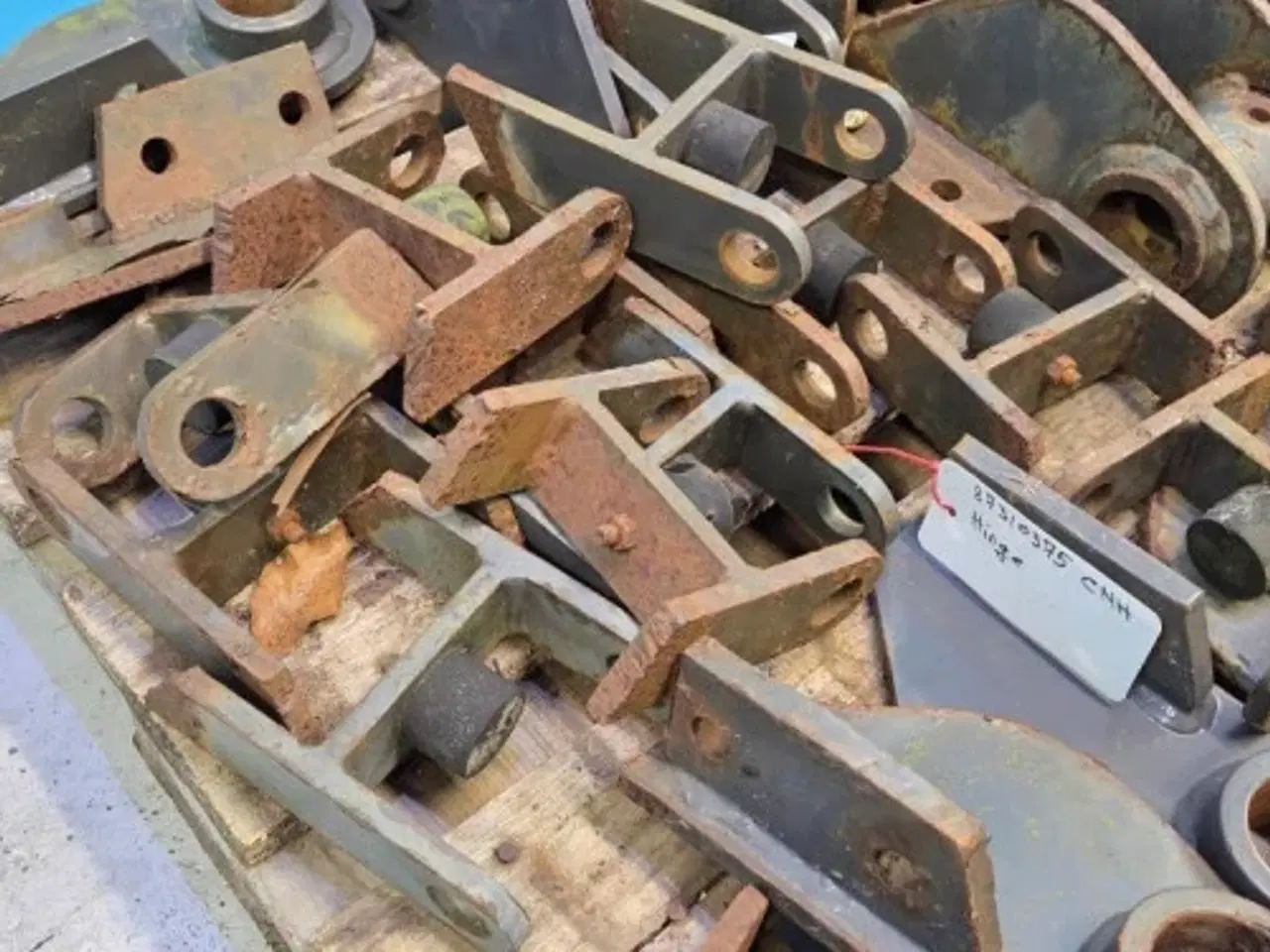 Billede 18 - New Holland B115C Dele til Pallegafler 87310374