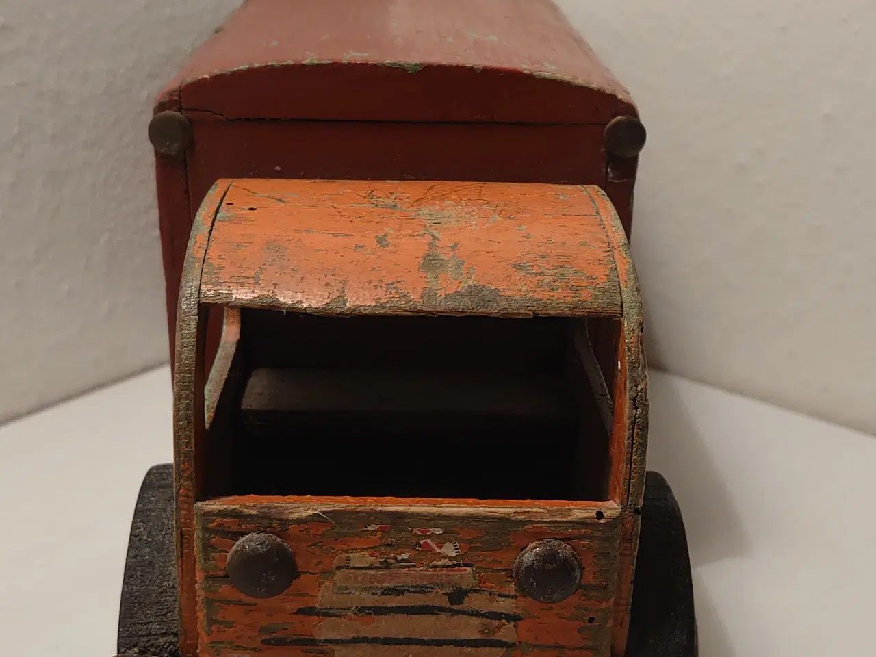 Billede 3 - Fængselslegetøj: Kassevogn/flyttebil. Ca 1940