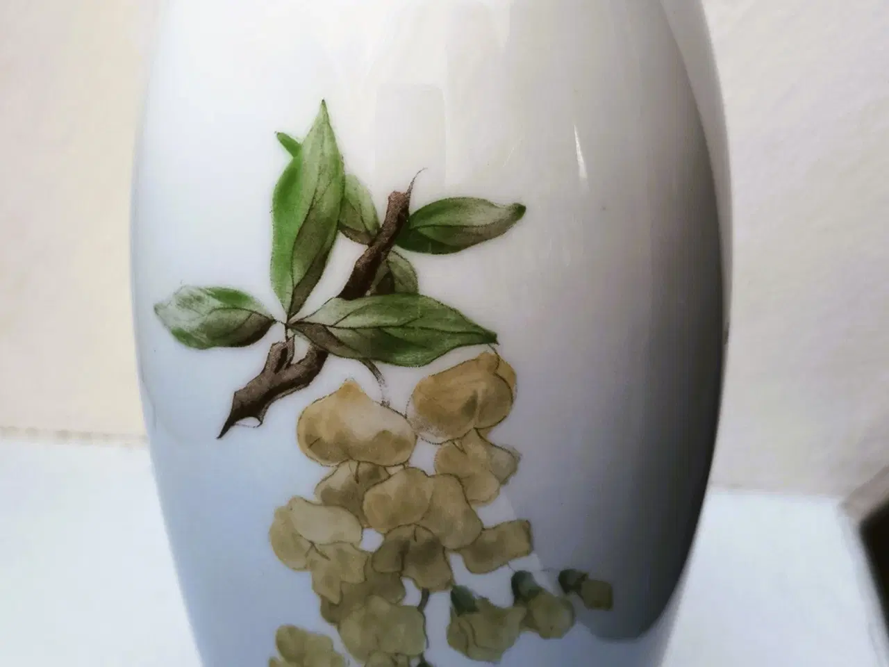 Billede 1 - Bing & Grøndahl- Vase med guldregn - 62/254