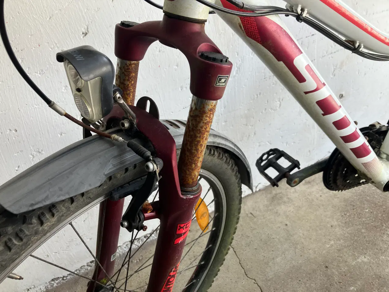 Billede 2 - Cykel projekt 26 tomme skal lappes og ny kabler på