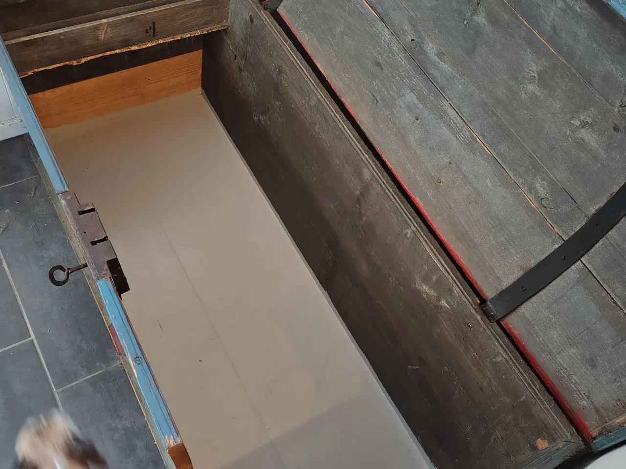 Billede 2 - hundehule/ gammel drag kiste