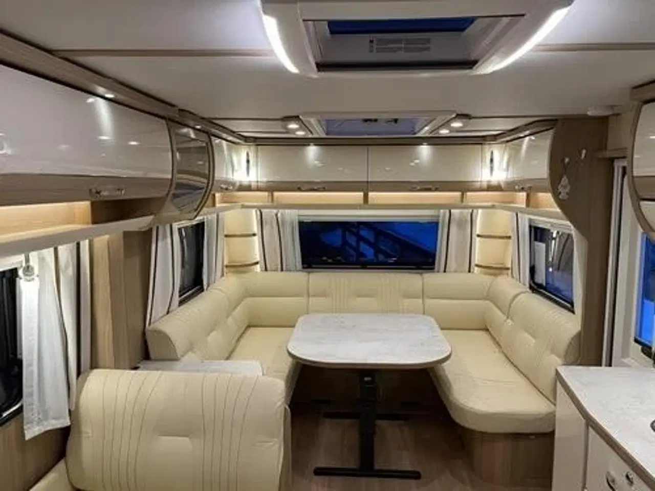 Billede 3 - LMC Exquisit Vip 685 D - Smugkig på Januar Tilbud - Spar 30.000