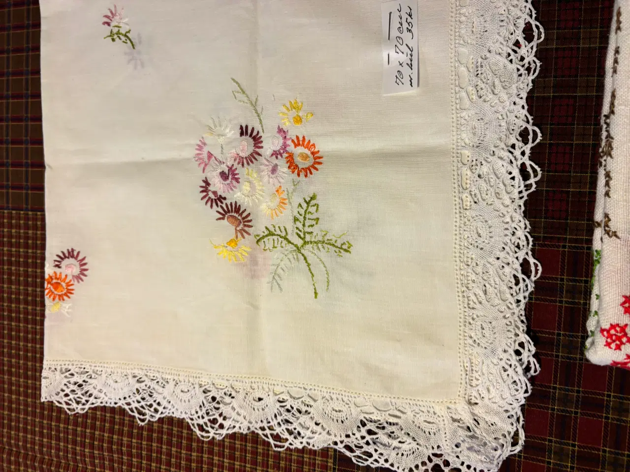 Billede 3 - Gl. broderede duge