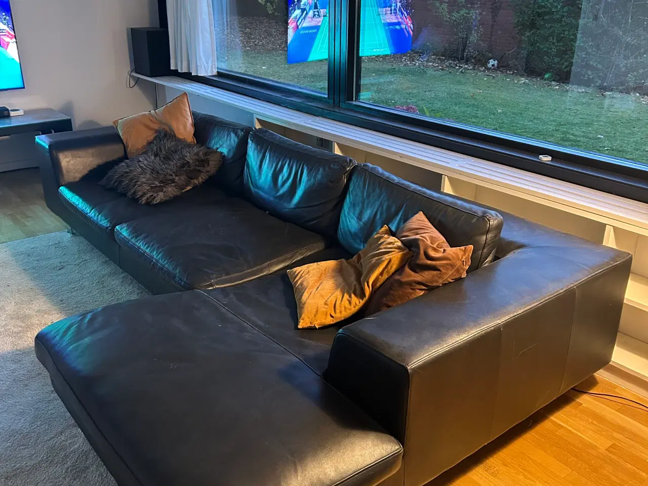 Billede 1 - Sort lædersofa med chaiselong 