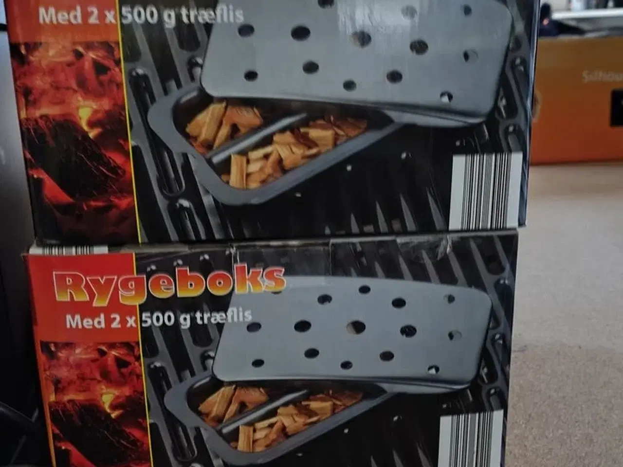 Billede 2 - Nespressomaskine og to rygebokse