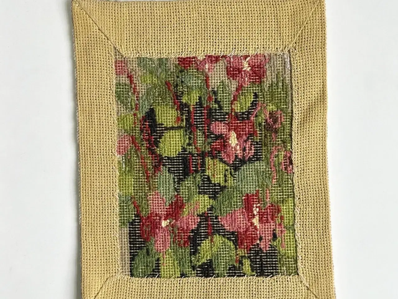 Billede 4 - Svensk broderi, rosa blomster