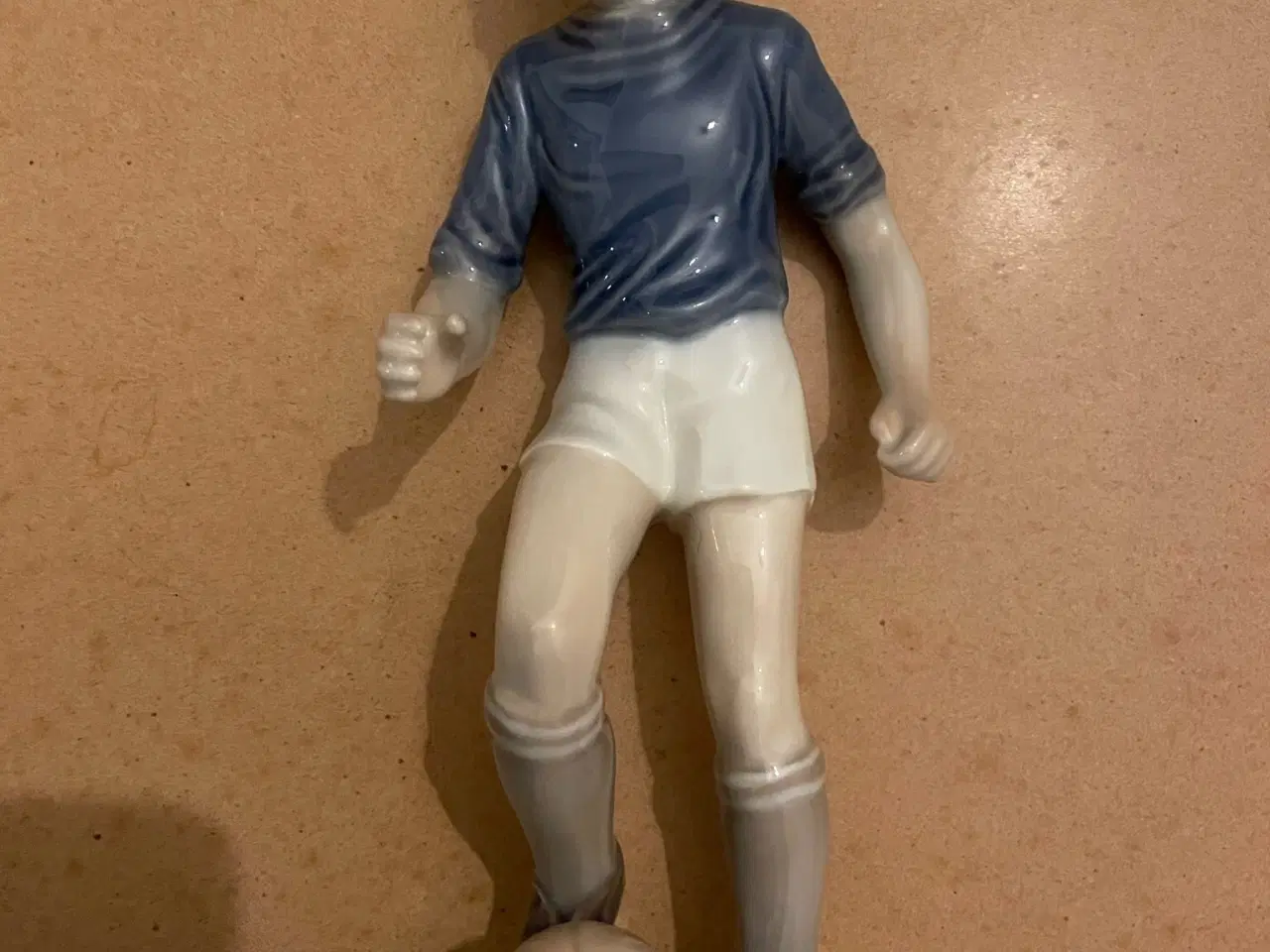 Billede 4 - Stor figur Fodboldspiller , B&G porcelæn
