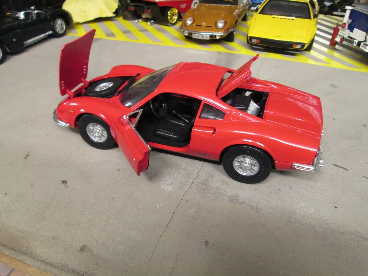 Billede 4 - Modelbil   Ferrari Dino    Anson  1:18