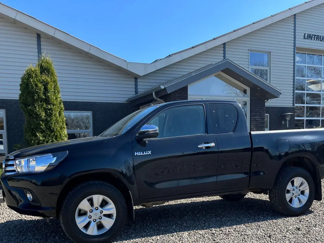 Billede 2 - Toyota Hilux 4WD Pick-up med træk til 3200 kg. Meget velholdt