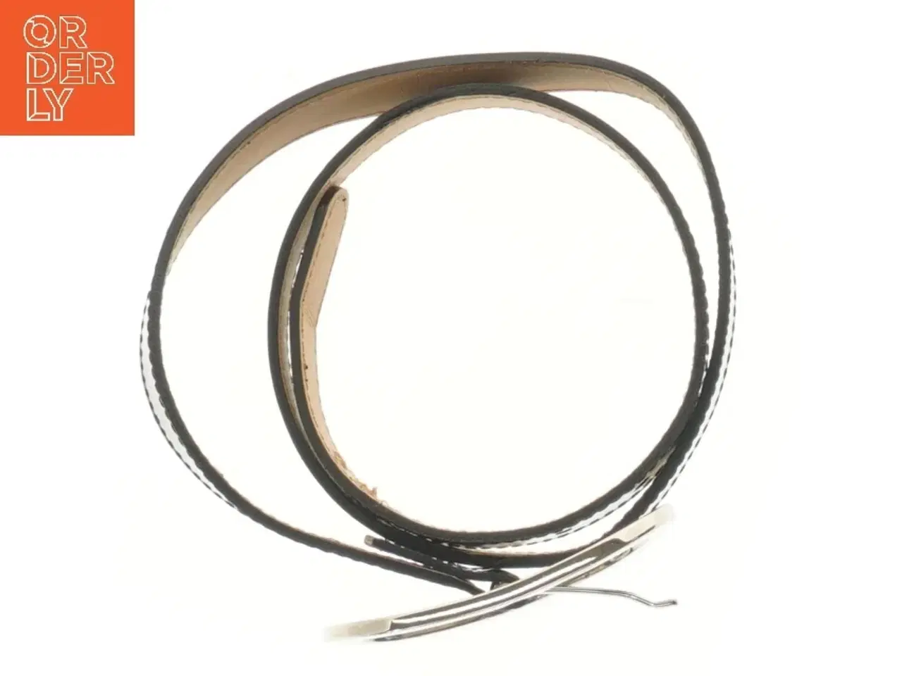 Billede 2 - Sort læderbælte med sølvspænde fra Bælte Kompagniet (str. 105 cm)