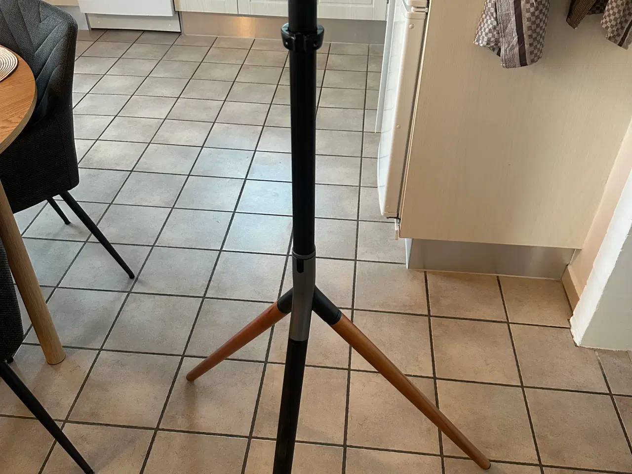 Billede 1 - Sinox SWB7250 TV gulvstand 3 Feet Lux 45"-65" sort