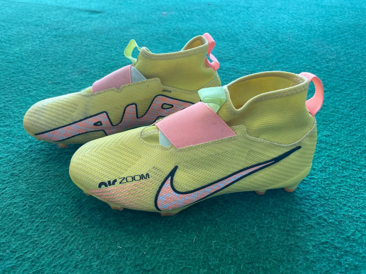 Billede 4 - Næsten nye NIKE fodboldstøvler