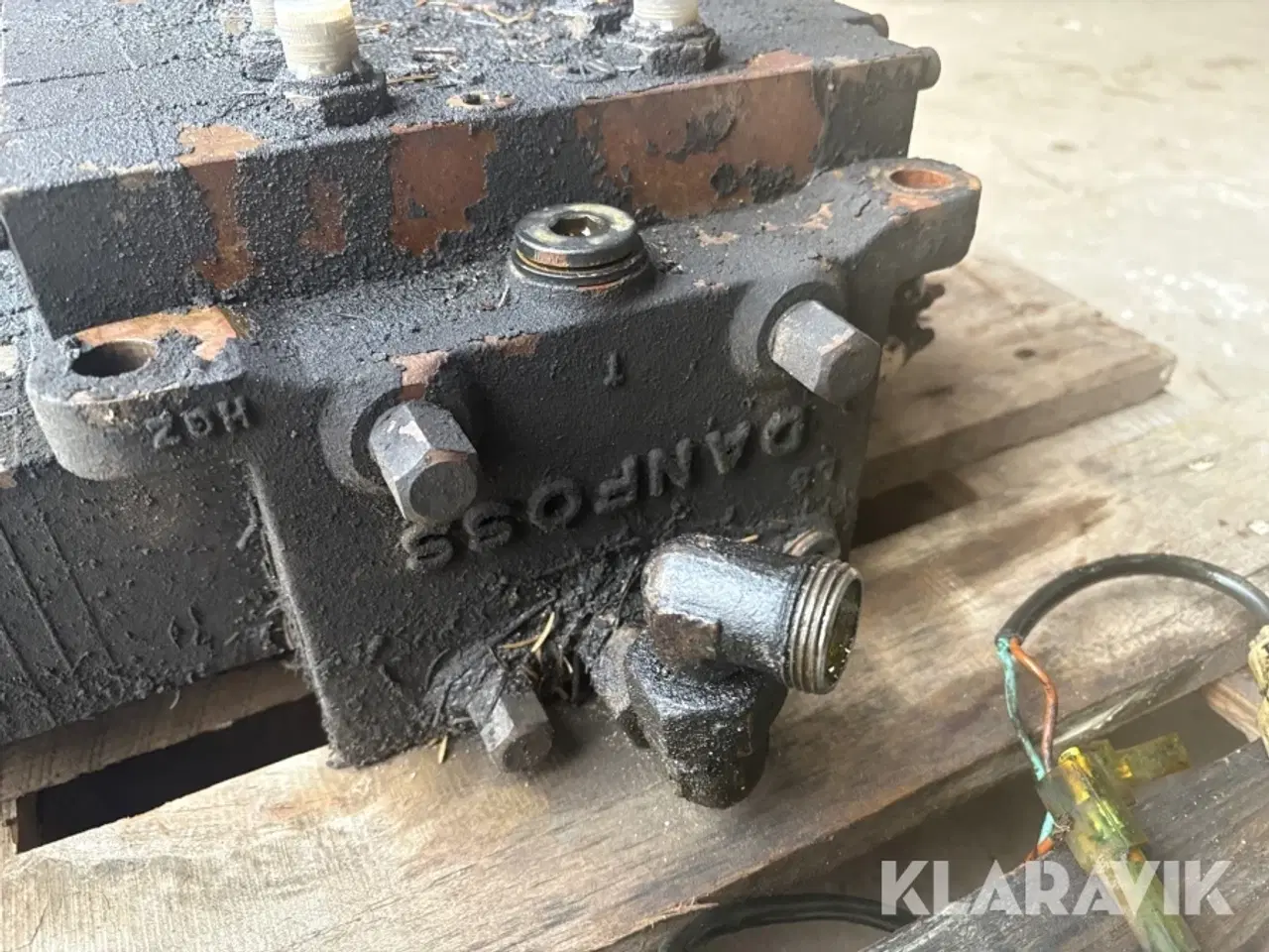 Billede 9 - Hydraulikblok Danfoss 6x2 +2 med 2 joystick