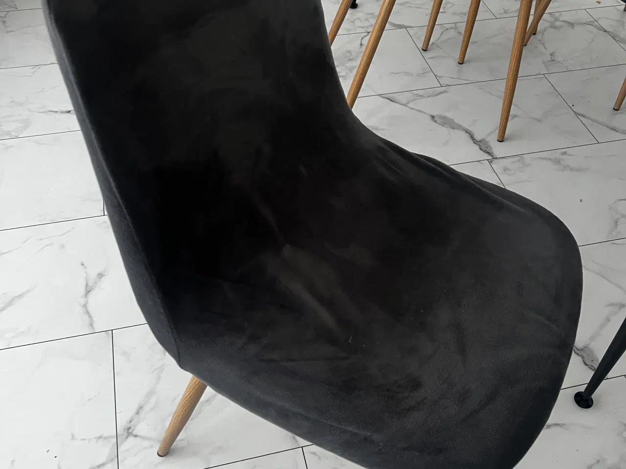 Billede 7 - Spisebord i hvid laminat 