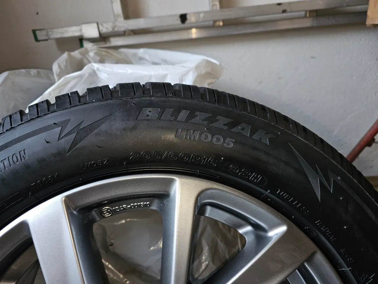 Billede 2 - HELT NYE: Originale Mazda Alufælge m. Testvindende