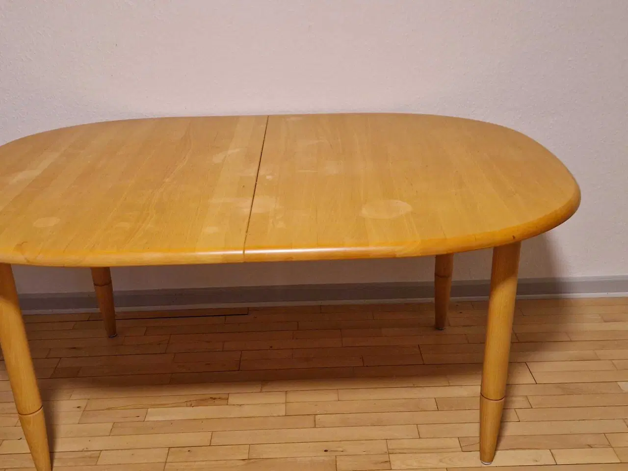 Billede 4 - Spisebord og stole prisen er ikke fast