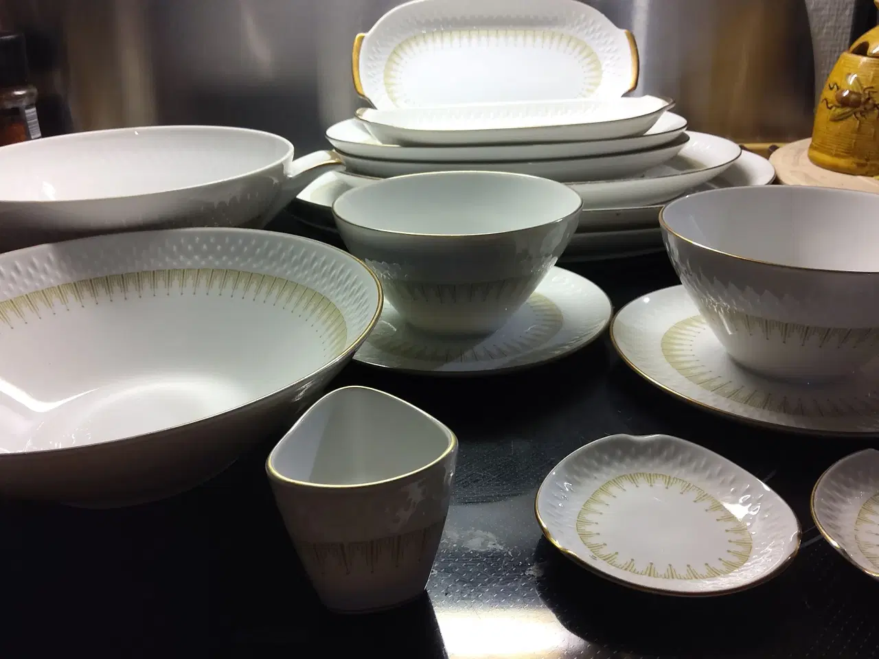 Billede 2 - Porcelæn kaffe og spisestel 
