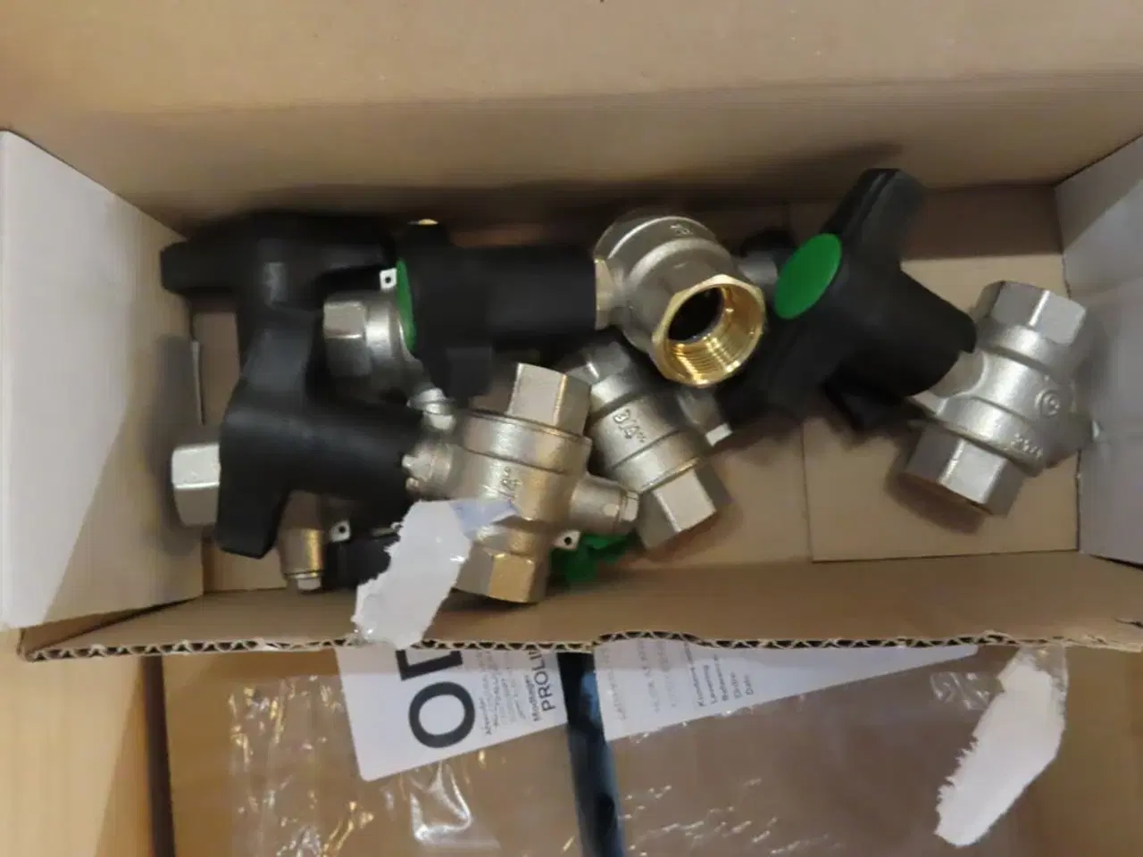 Billede 3 - Palle med div. Kuglehaner og fittings