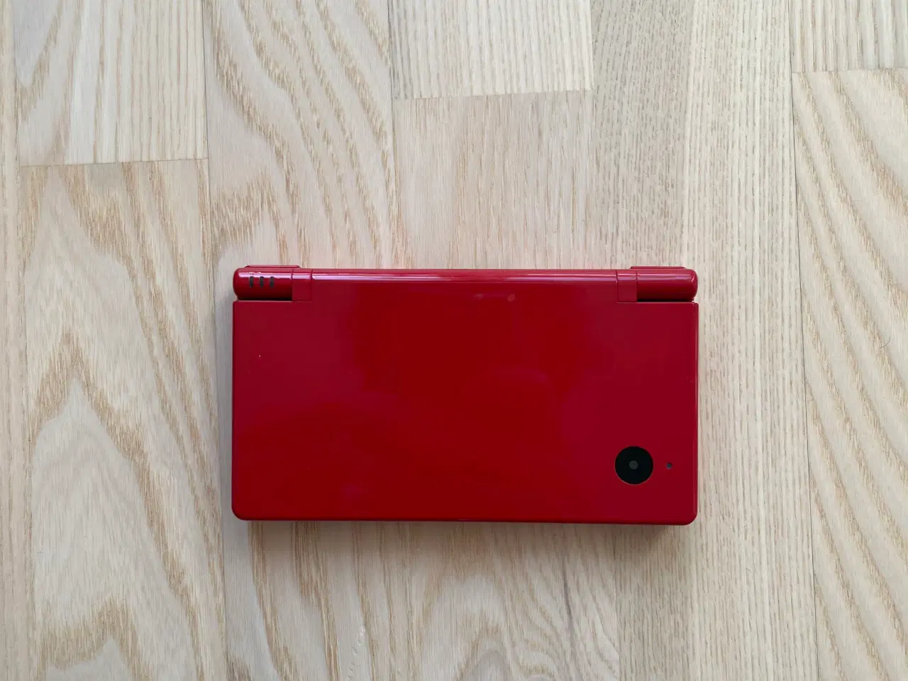 Billede 3 - 2 Nintendo DSi håndholdt konsol i rød og blå