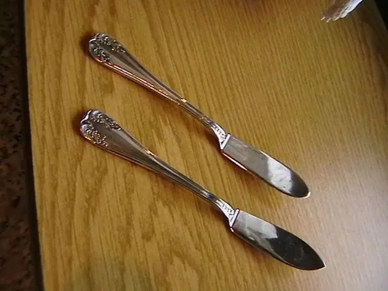 Billede 2 - 2 små gamle smørknive eller?