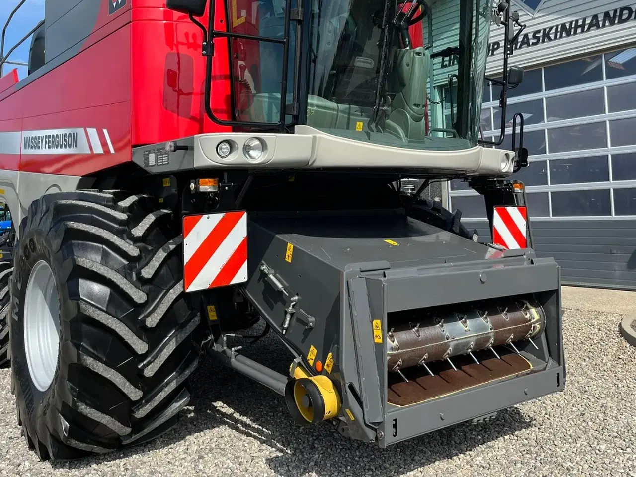 Billede 21 - Massey Ferguson 7370 BETA. Gårdmaskine med kun 1080 motortimer. Med 22fod powerflov skærebord