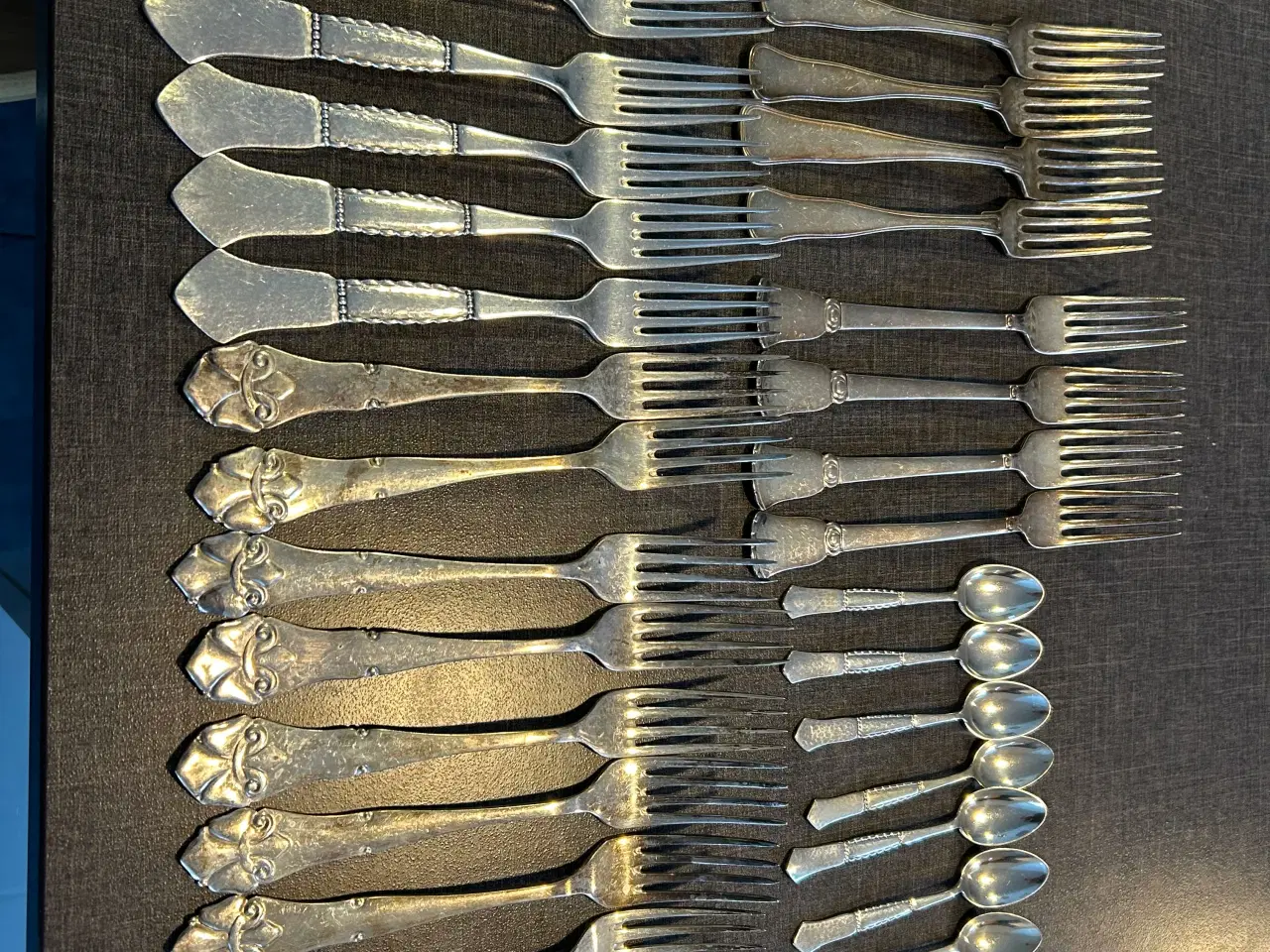 Billede 1 - Sølvtøj, 2 tårne, 65 dele