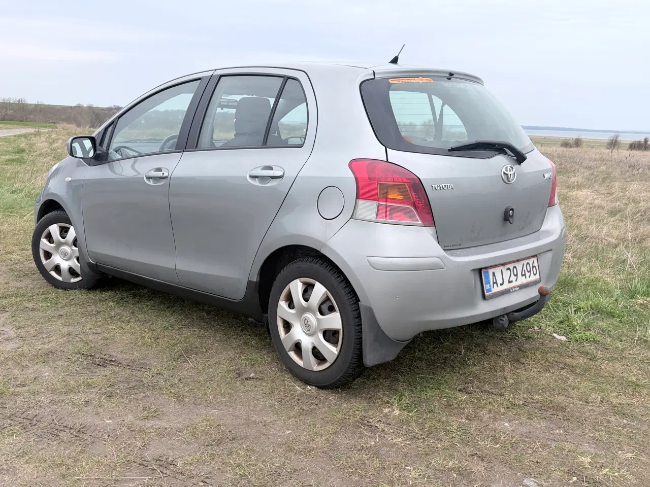 Billede 1 - Toyota Yaris solid, økonomisk og velholdt bil