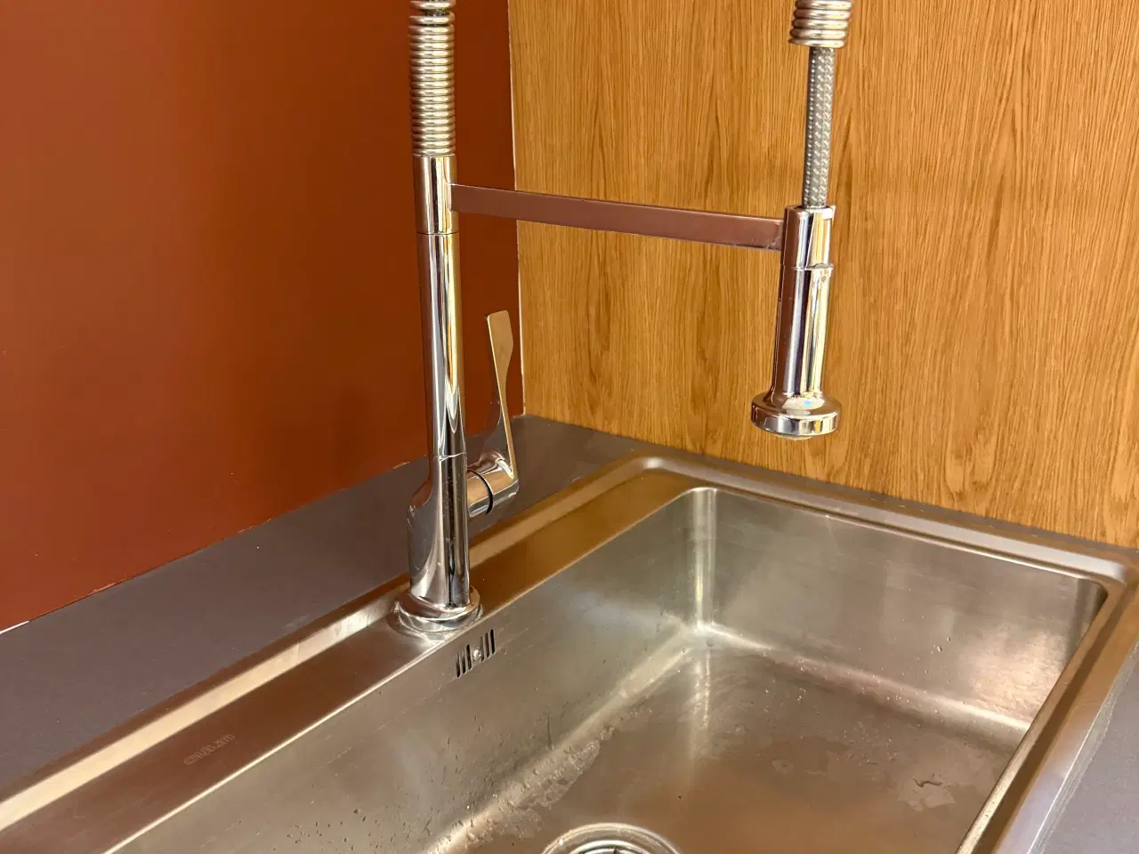 Billede 2 - Bordplade med vask og armatur