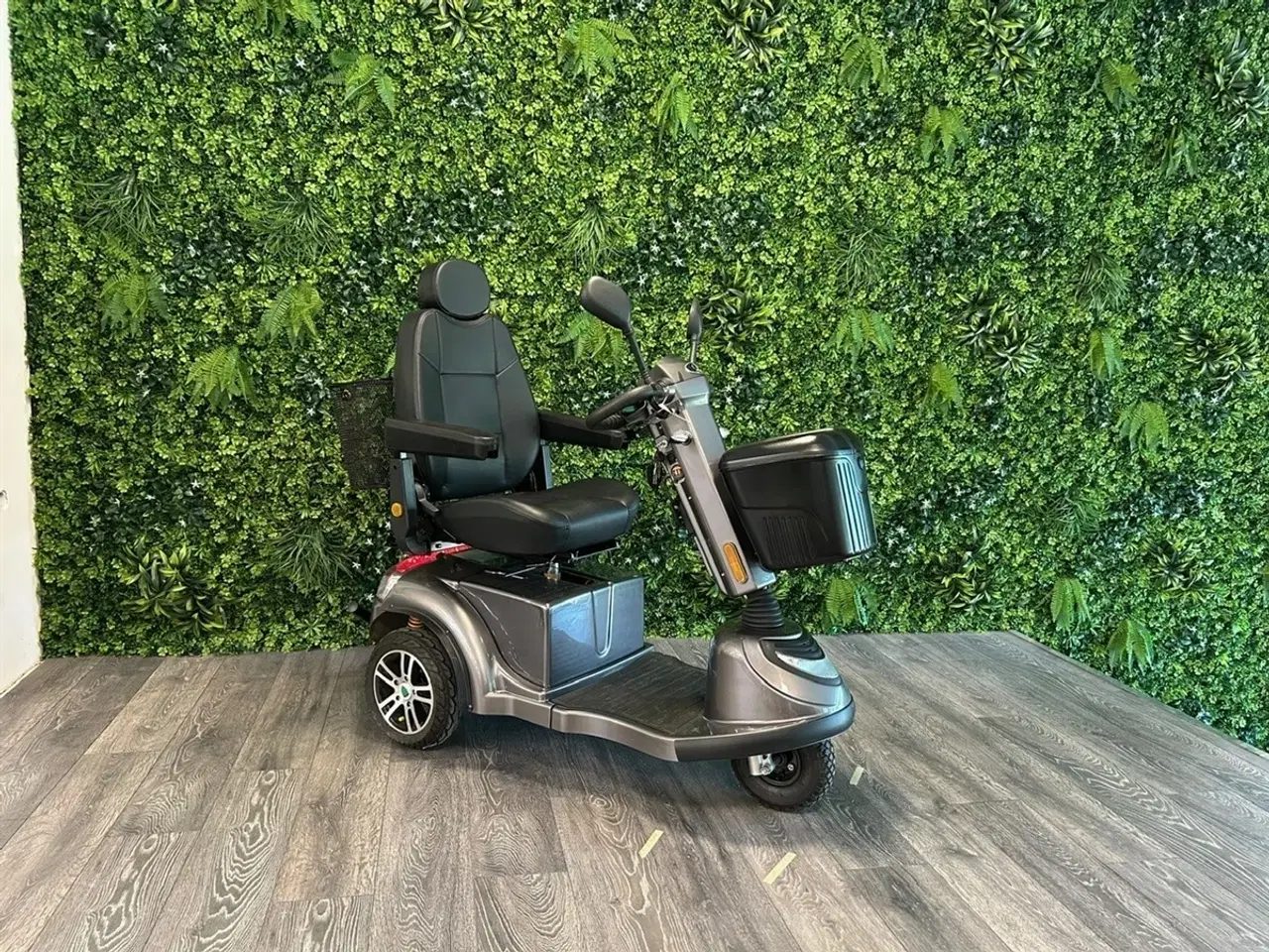 Billede 1 - LM-550 grå - 1 års garanti