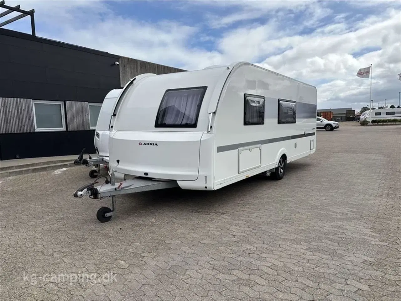 Billede 2 - 2021 - Adria Adora 613 PK   Stor familievogn med mover og aircondition