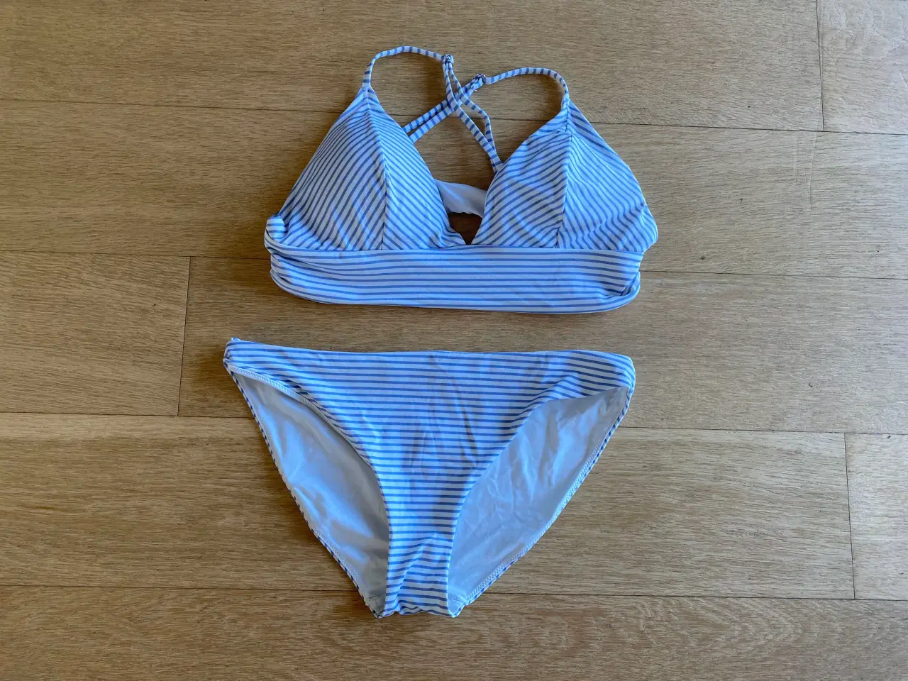 Billede 1 - Lyseblå/hvid bikini