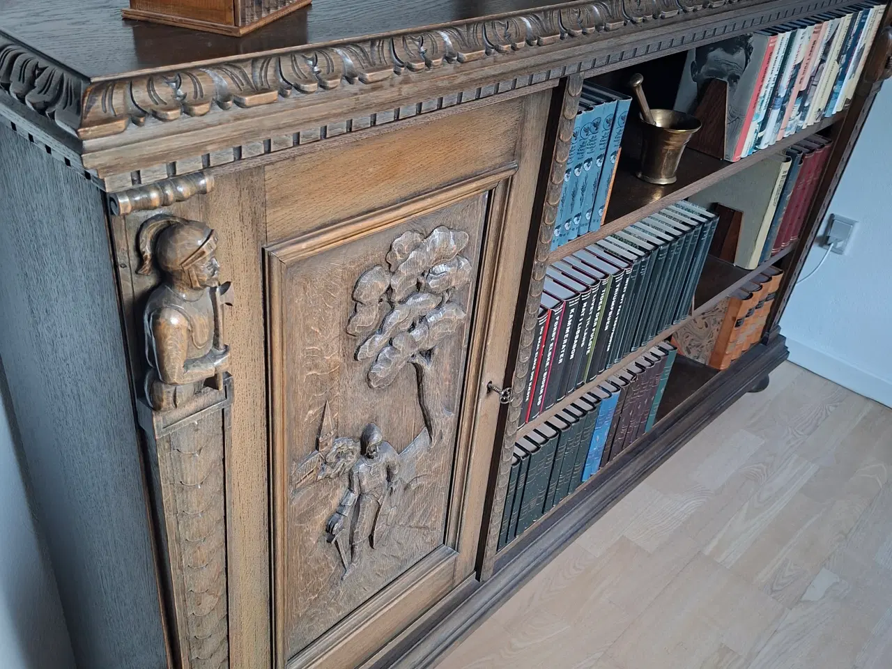 Billede 1 - Fin gammel bogreol