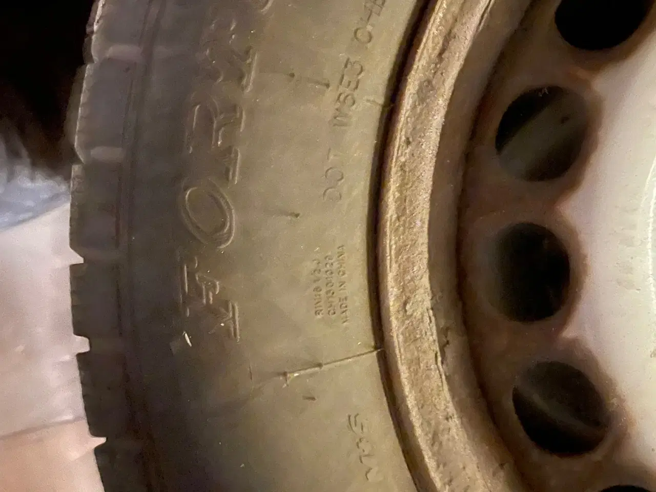 Billede 6 - Næsten nye 215/65R16 Fortuna vinterdæk sælges