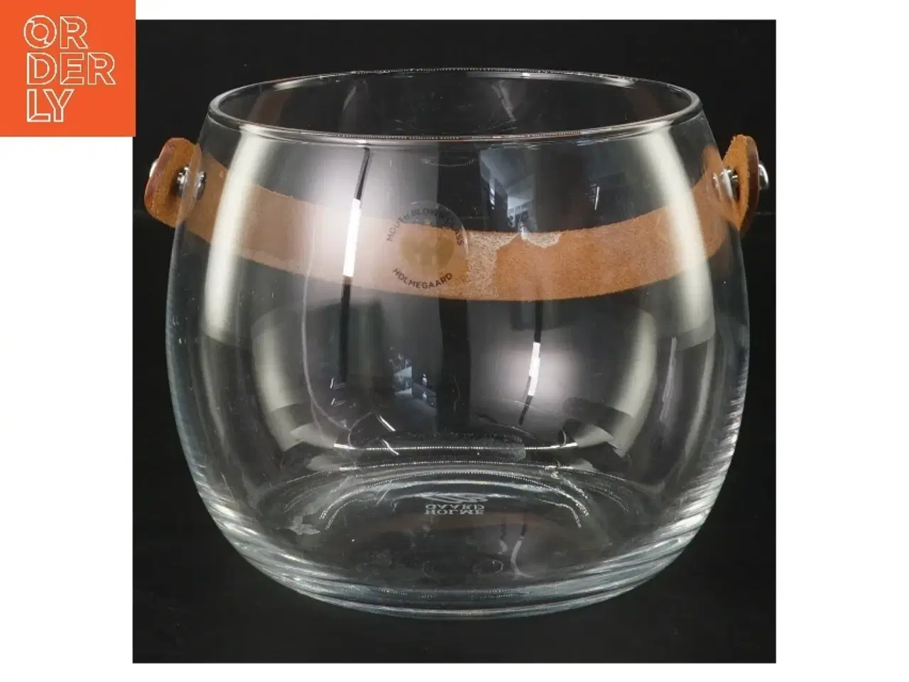 Billede 1 - Glasvase med læderhank fra Holmegaard (str. Ø 12,5 cm længde 11,5 cm)