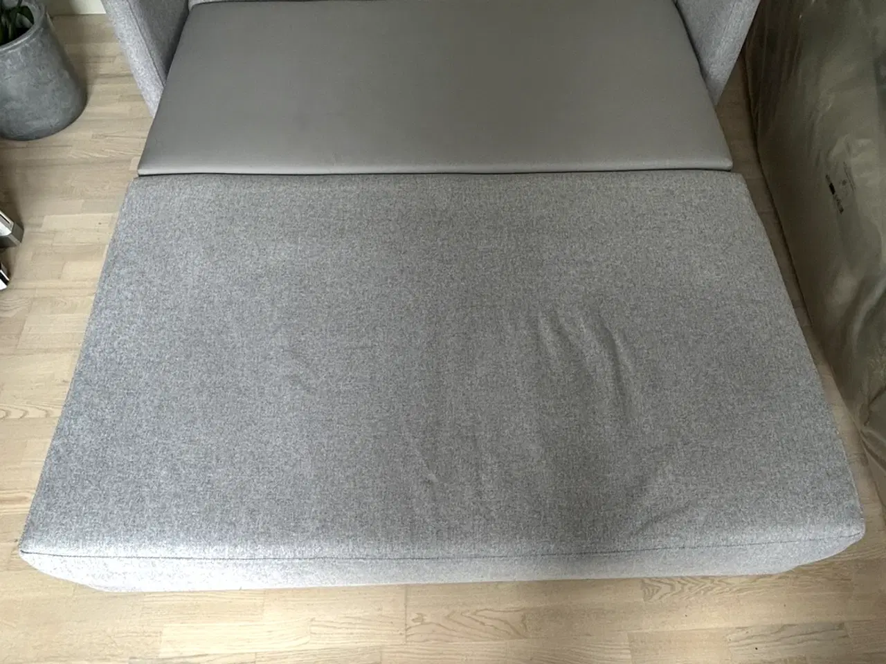 Billede 9 - Dejlig sovesofa i lys grå