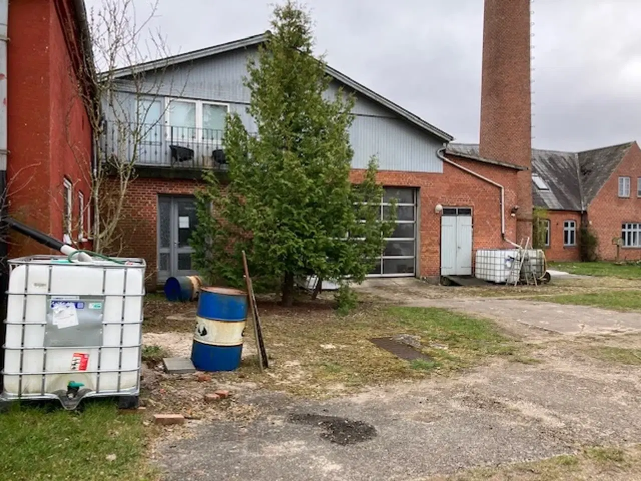 Billede 3 - Erhvervsejendom med boliger direkte tik A 8 