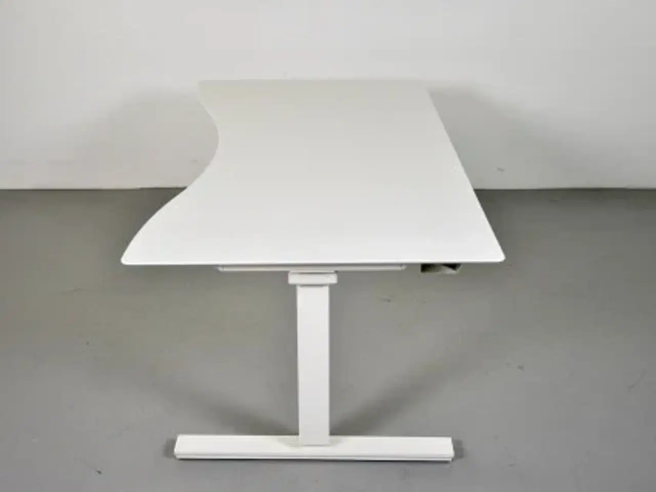 Billede 2 - Scan office hæve-/sænkebord med hvid plade og hvidt stel, 180 cm.
