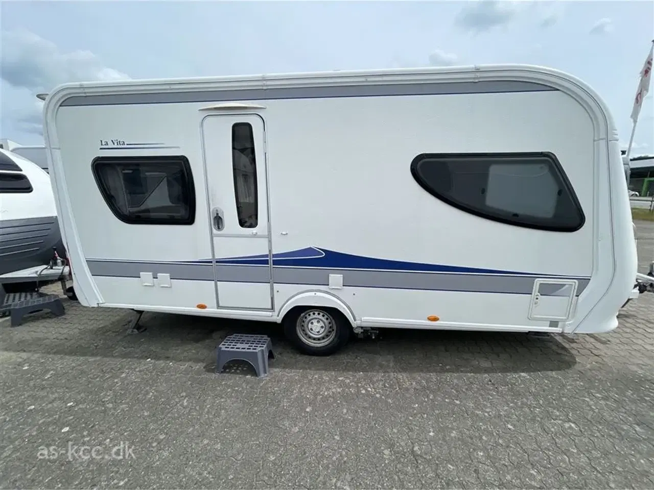 Billede 2 - 2010 - Hobby La Vita Bionda 460 UFe   Hobby La Vita Bionda 460 UFE årg. 2010 4 sovepladser, 5 siddepladser. Aircon, Mover, Isabella Capri fortelt.