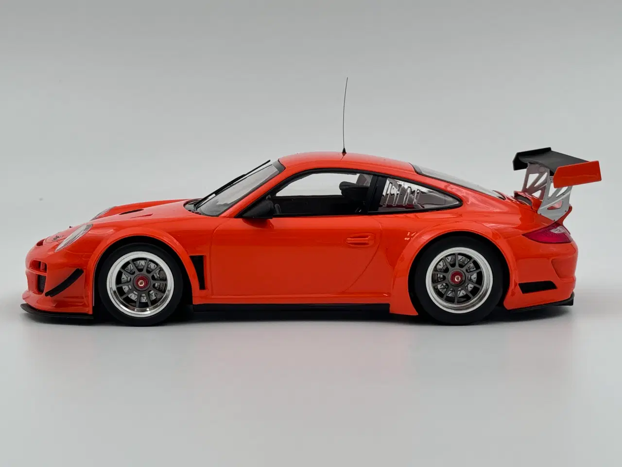 Billede 2 - 2010 Porsche 911 GT3 R Street MINICHAMPS - 1:18