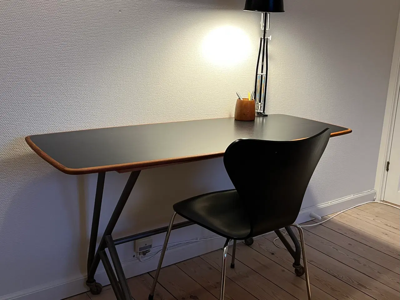 Billede 4 - Skrivebord, arkitekt lamp, 7’er stol