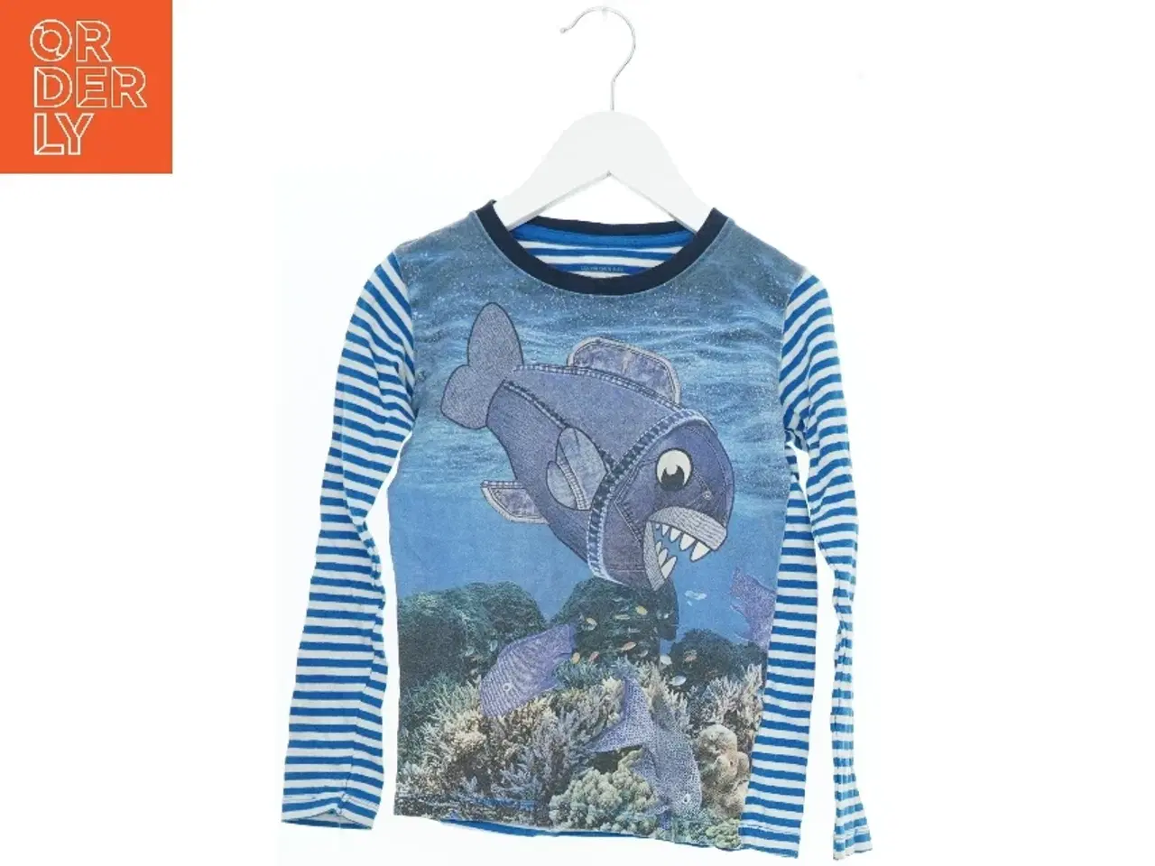 Billede 1 - Bluse med fiskemotiv fra VRS (str. 128)