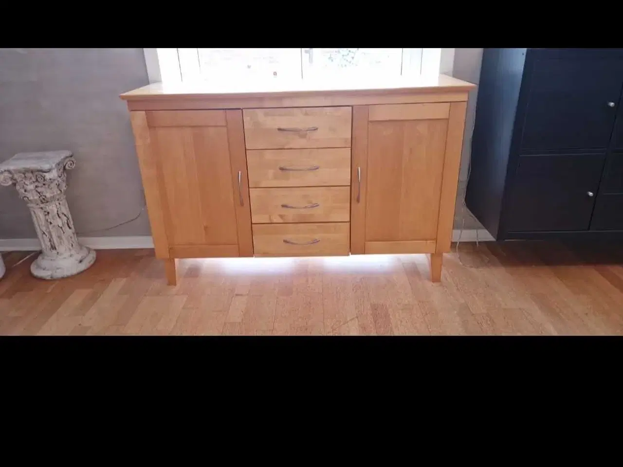 Billede 1 - Skænk i massiv bøgetræ, lakeret