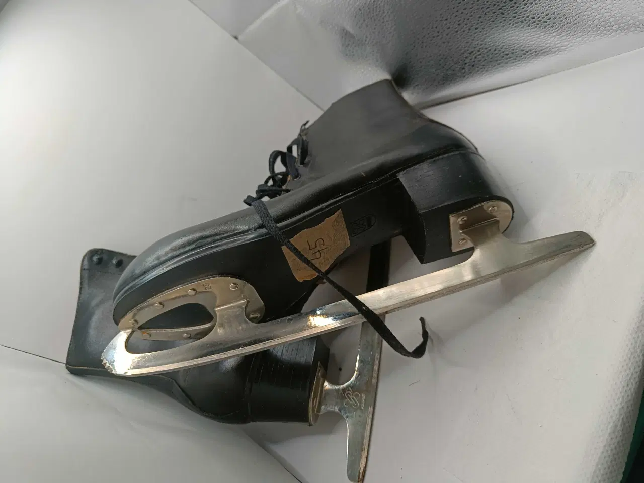 Billede 10 - Kunstskøjter sort læder 45str