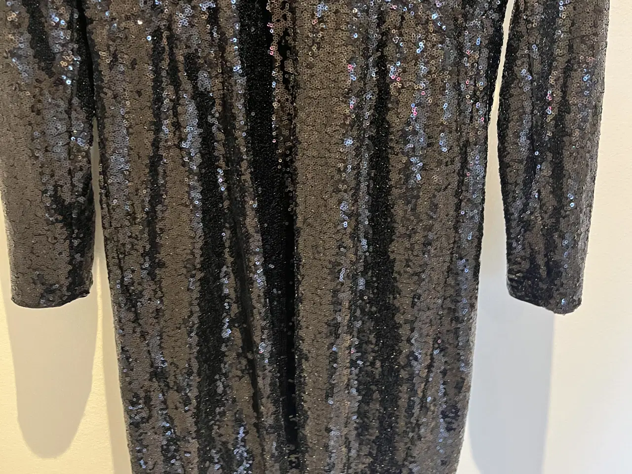 Billede 3 - Smuk paillet kjole