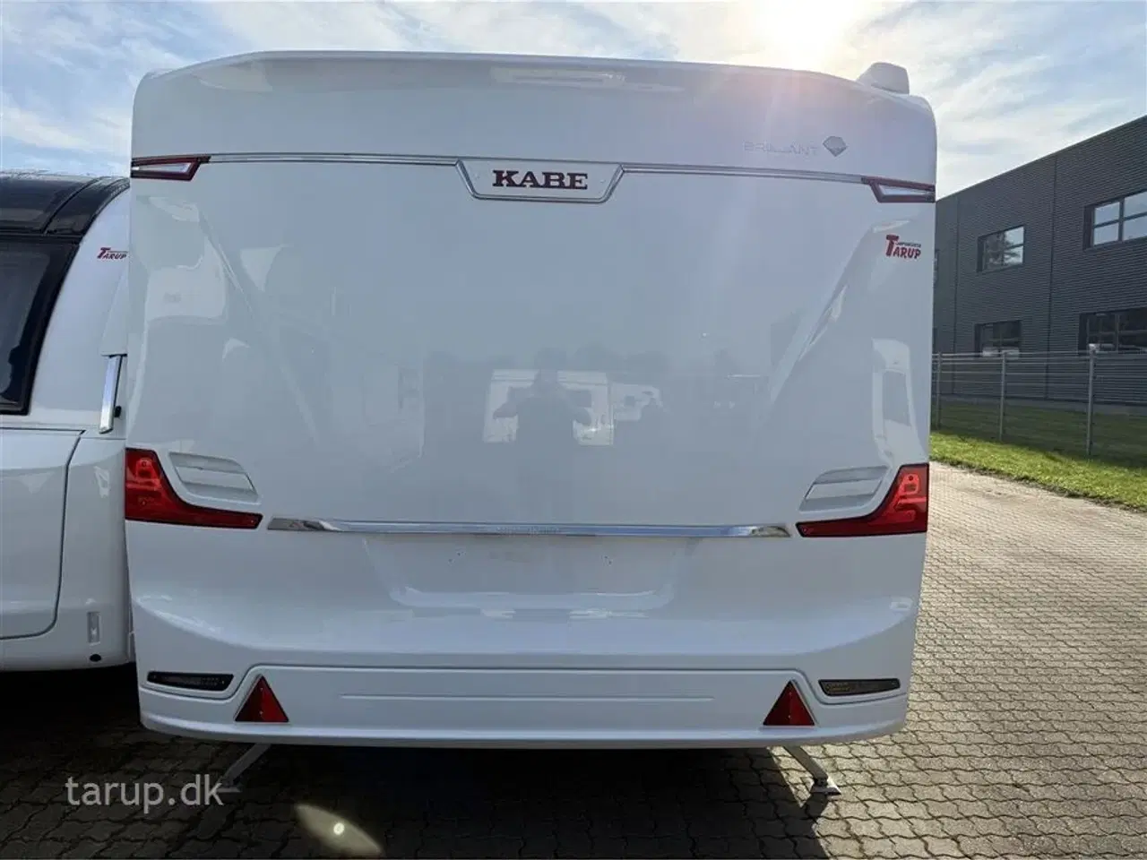 Billede 4 - 2019 - Kabe Briljant 470 XL KS   Isabella Capri Coal - Inkl annex, mover - Thule fast markise - Gasbageovn, Stort tagluge, stort køleskab.